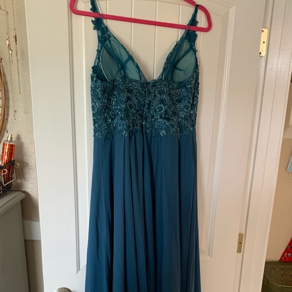 Prom dress with tags - Picture 3 of 7